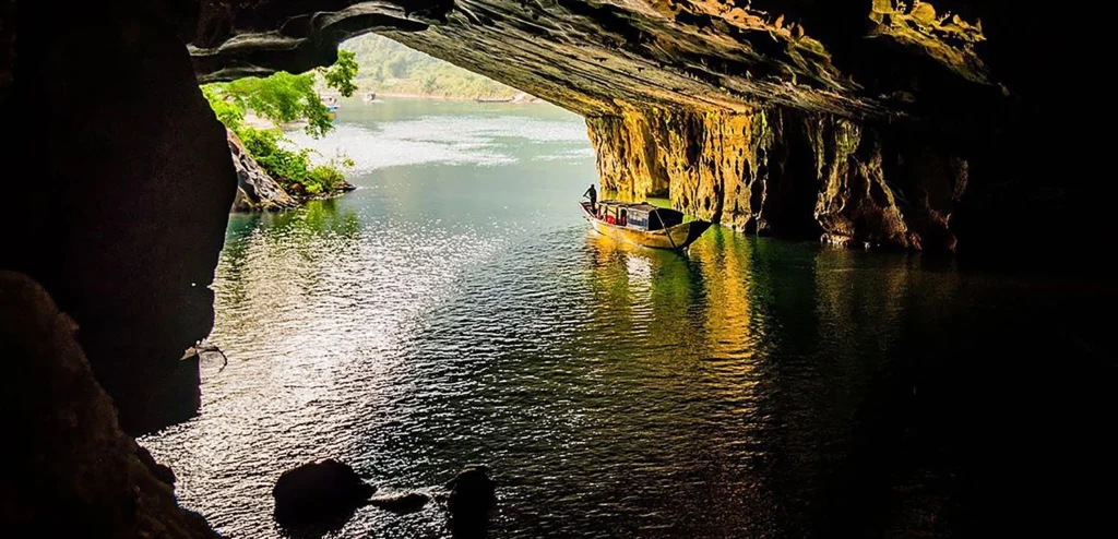 Động Phong Nha – Vũng Chùa Đảo Yến – Đá Nhảy – Đồi Cát Quang Phú
