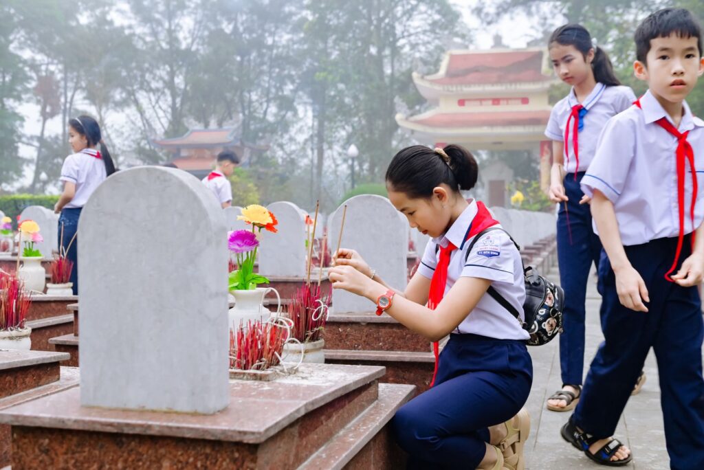 Hướng dẫn tham quan và dâng hương tại Nghĩa trang Trường Sơn