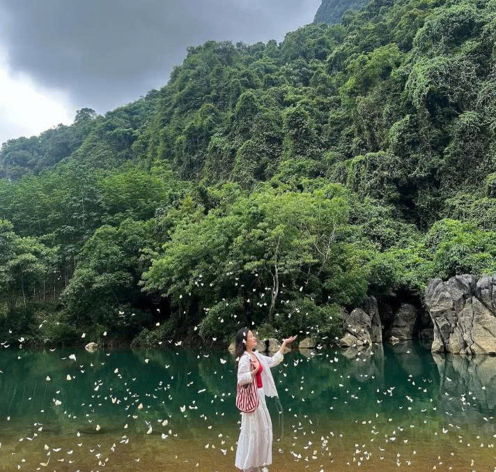 Hồ Vực Tra: Điểm đến sống ảo tại Vườn Quốc Gia Phong Nha – Kẻ Bàng